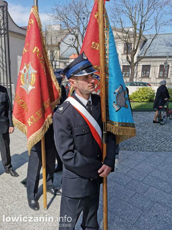 Łowicz. W katedrze trwa msza w intencji strażaków
