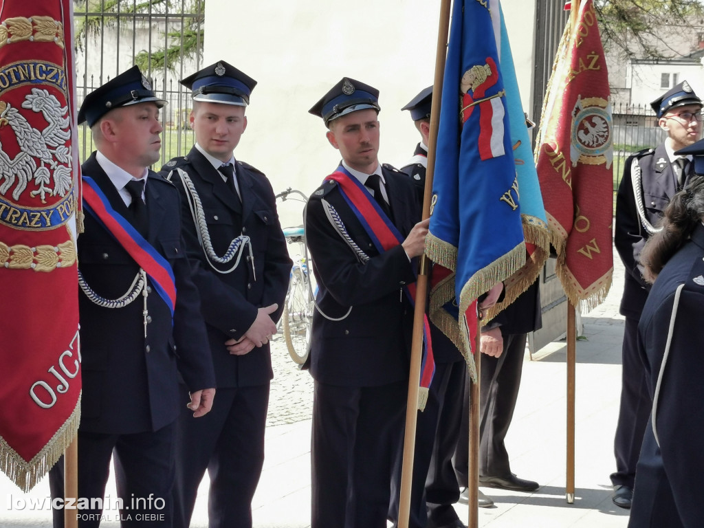 Łowicz. W katedrze trwa msza w intencji strażaków