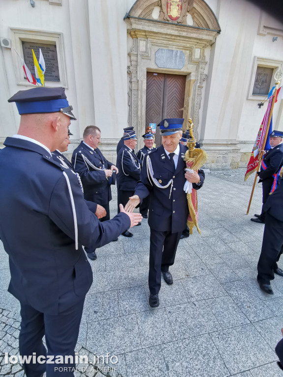 Łowicz. W katedrze trwa msza w intencji strażaków