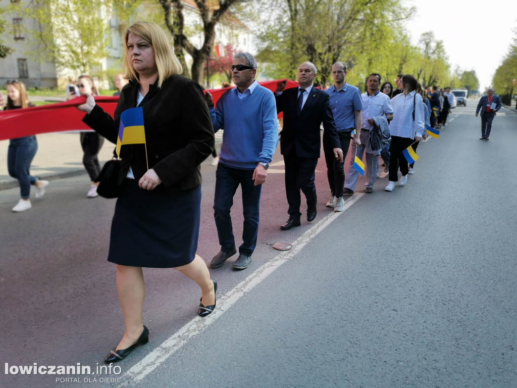 Nie zabrakło rąk do niesienia biało-czerwonej