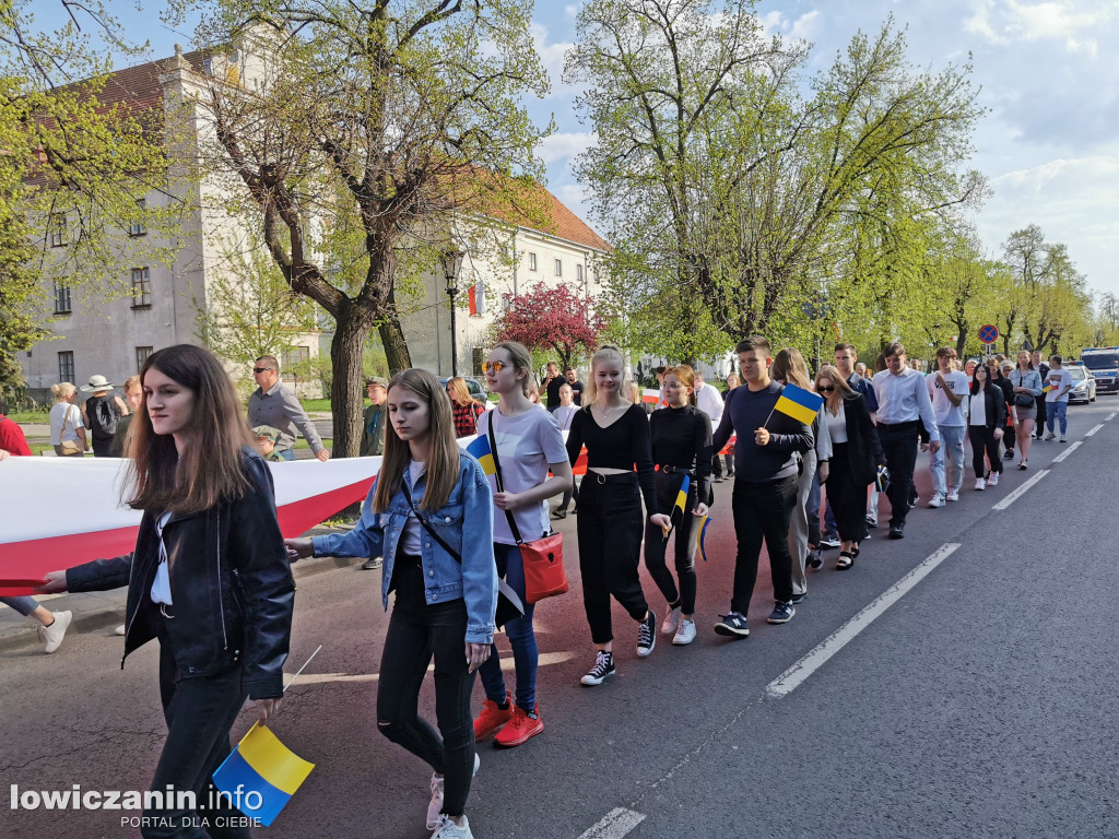 Nie zabrakło rąk do niesienia biało-czerwonej