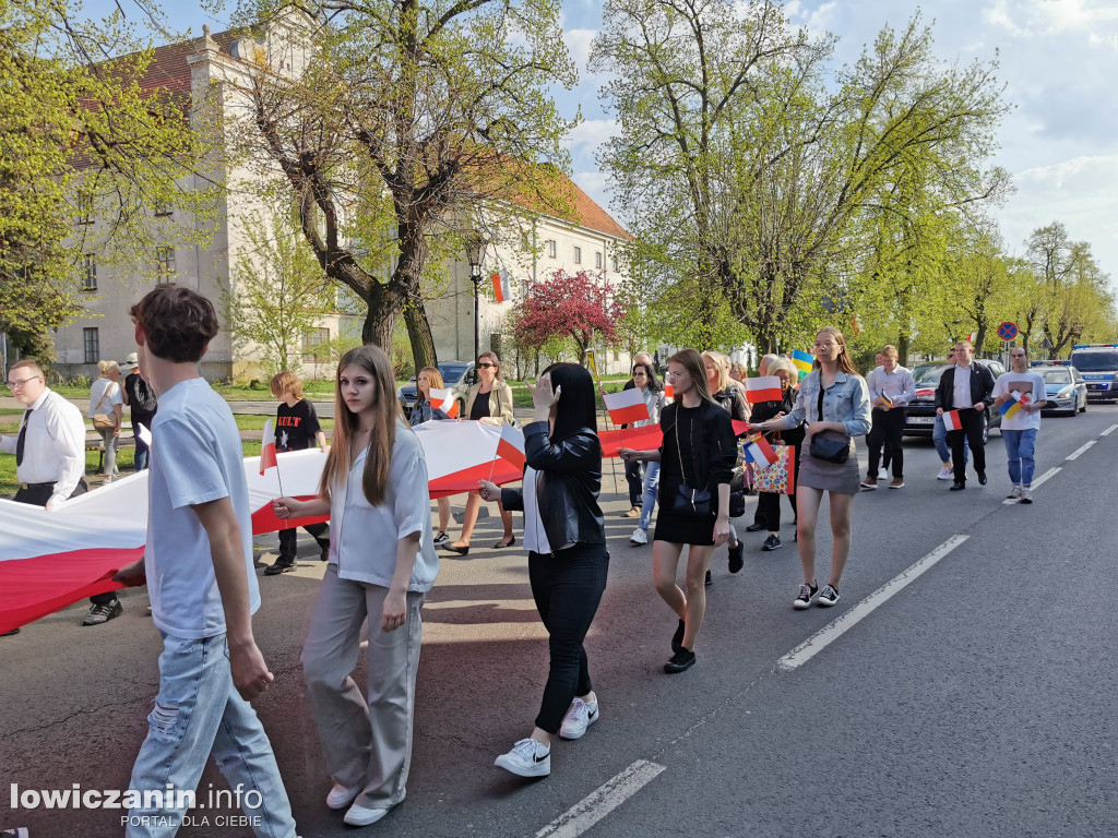 Nie zabrakło rąk do niesienia biało-czerwonej