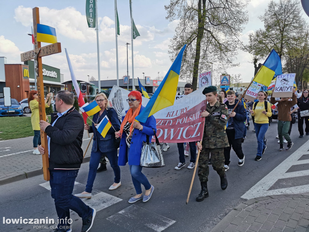Nie zabrakło rąk do niesienia biało-czerwonej