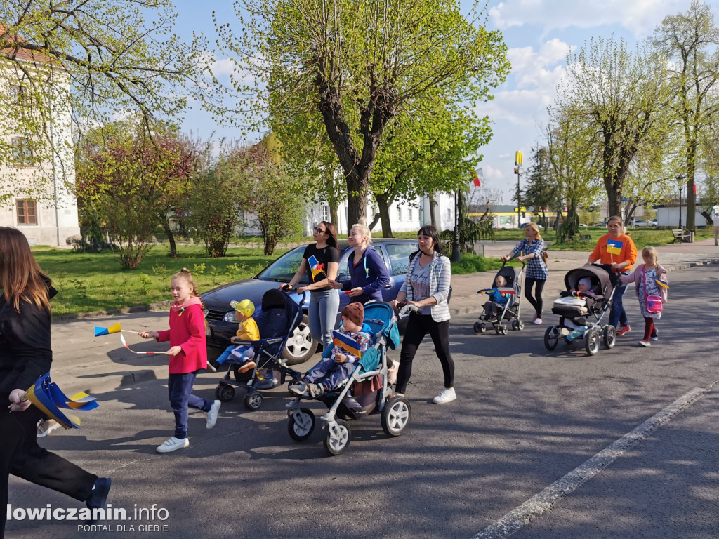 Nie zabrakło rąk do niesienia biało-czerwonej