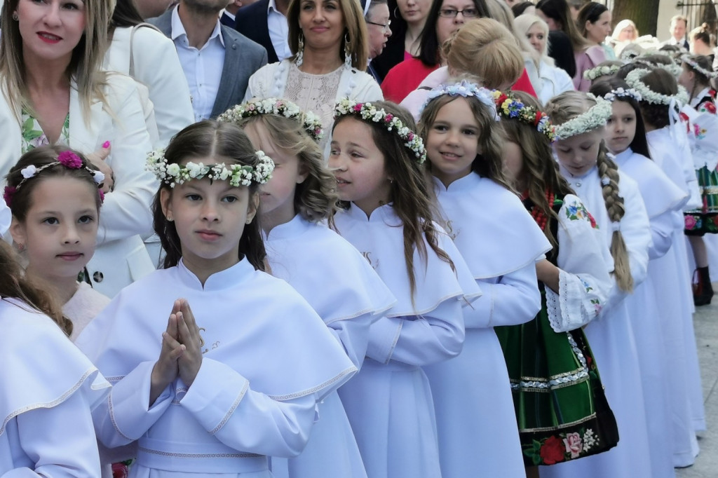 I Komunia Święta uczniów SP1 w Łowickiej katedrze