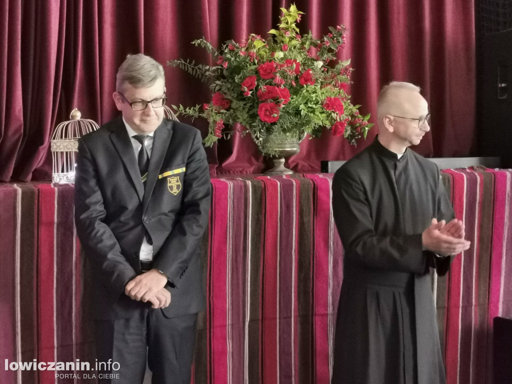 W szkole pijarskiej ósme klasy rozpoczęły bal