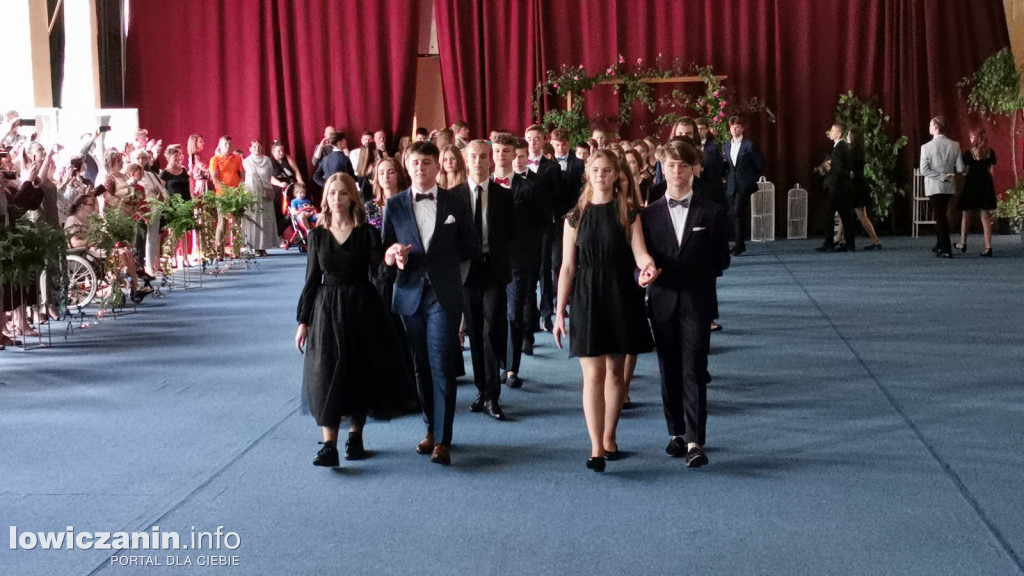 W szkole pijarskiej ósme klasy rozpoczęły bal
