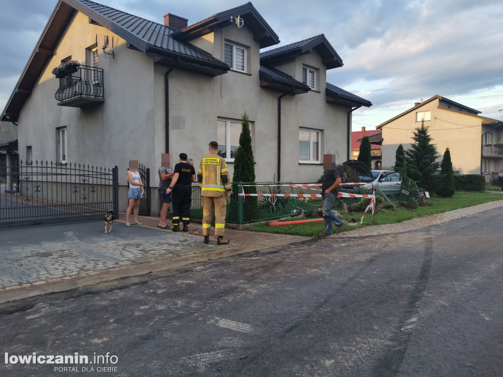 Samochód wjechał w dom w Emilianowie