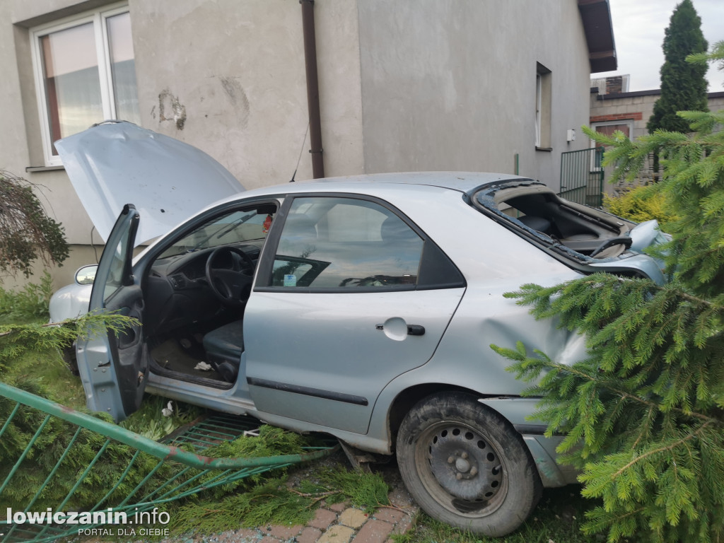 Samochód wjechał w dom w Emilianowie