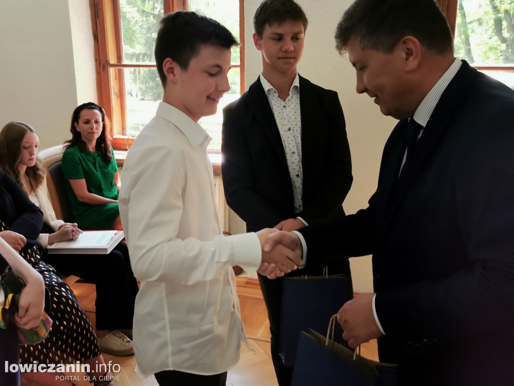 GŁOWNO. Uroczystość wręczenia nagród najlepszym uczniom.