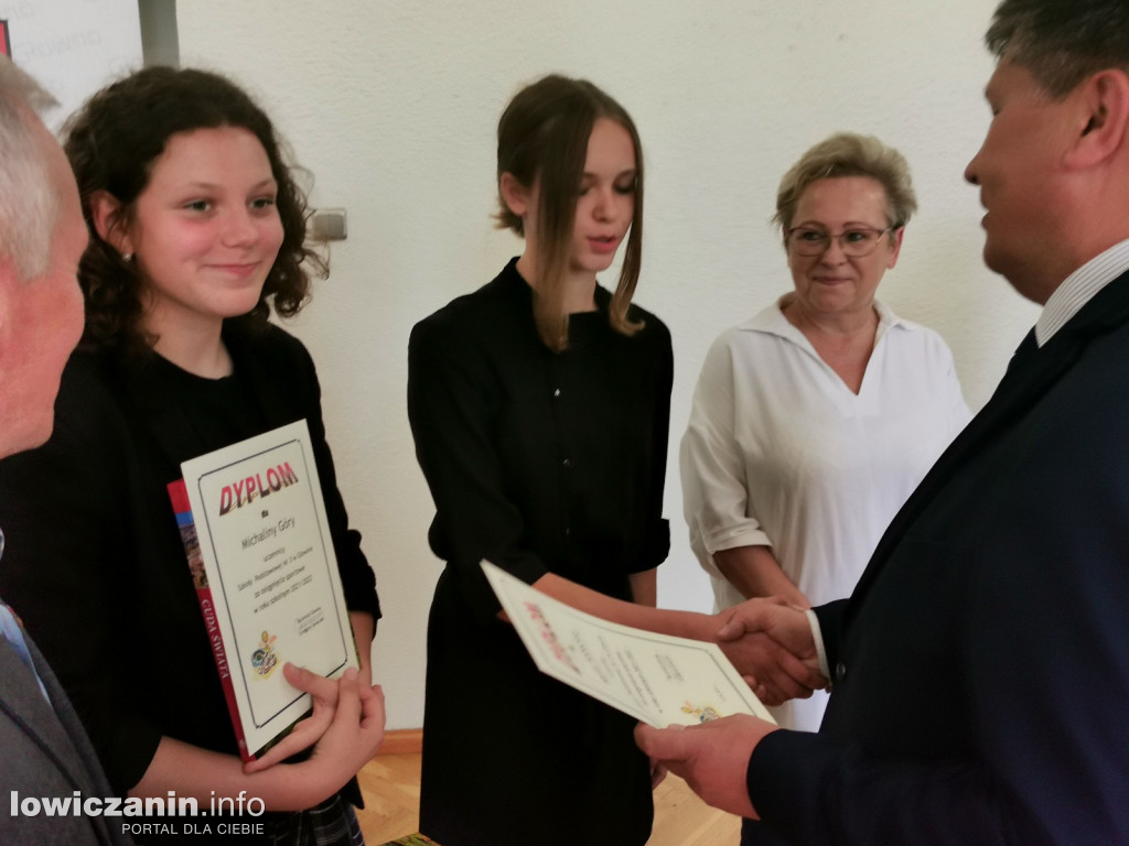 GŁOWNO. Uroczystość wręczenia nagród najlepszym uczniom.