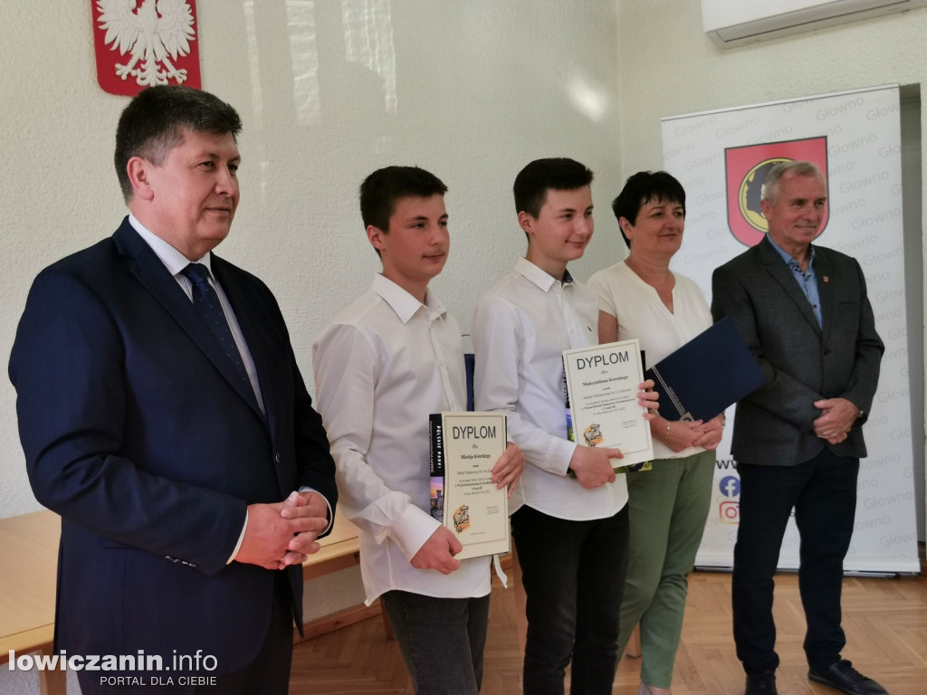 GŁOWNO. Uroczystość wręczenia nagród najlepszym uczniom.
