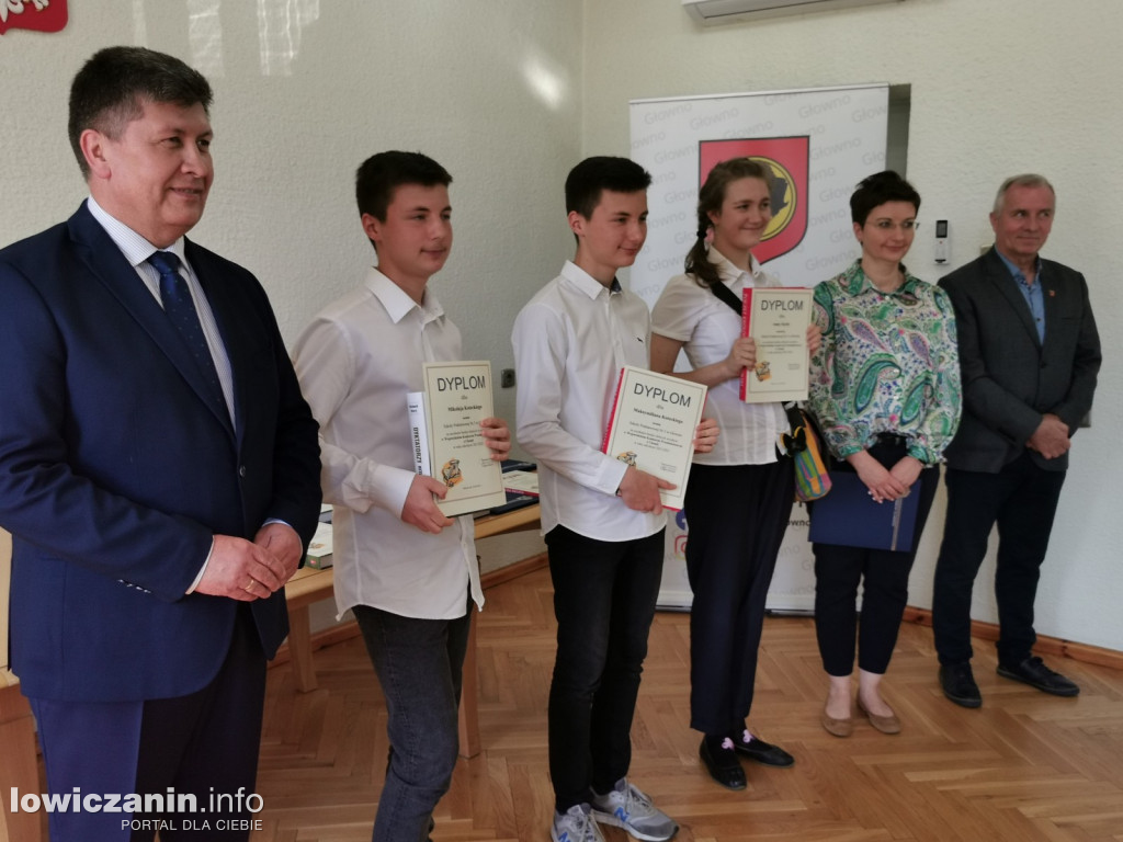 GŁOWNO. Uroczystość wręczenia nagród najlepszym uczniom.
