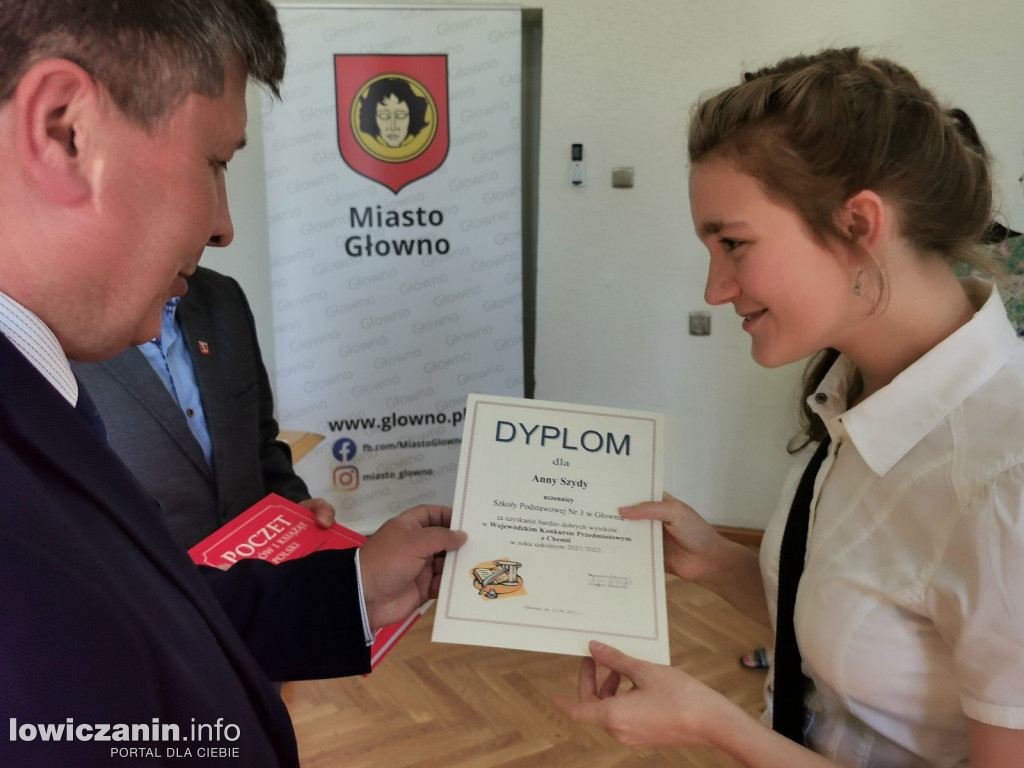 GŁOWNO. Uroczystość wręczenia nagród najlepszym uczniom.