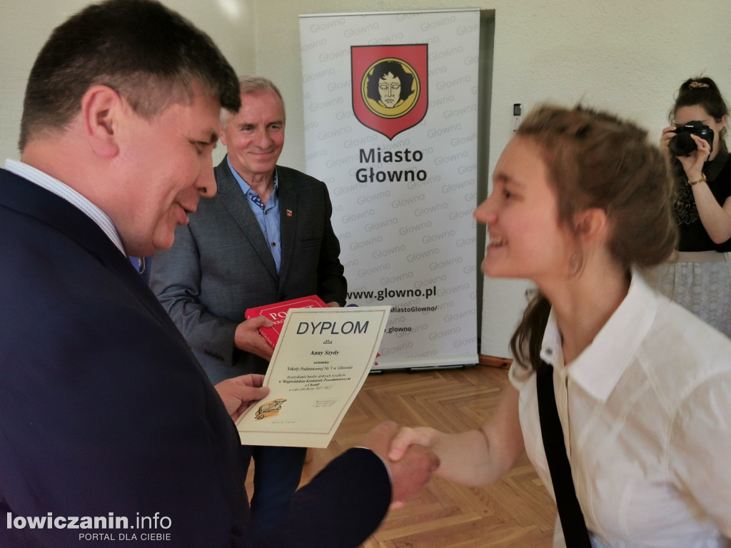 GŁOWNO. Uroczystość wręczenia nagród najlepszym uczniom.