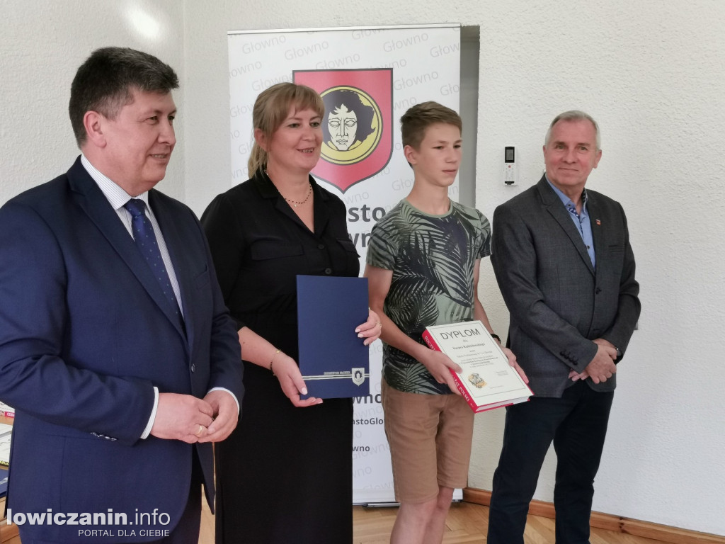 GŁOWNO. Uroczystość wręczenia nagród najlepszym uczniom.