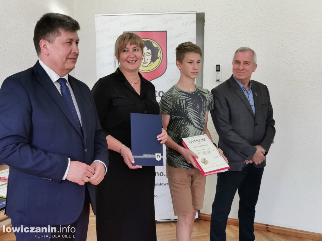 GŁOWNO. Uroczystość wręczenia nagród najlepszym uczniom.