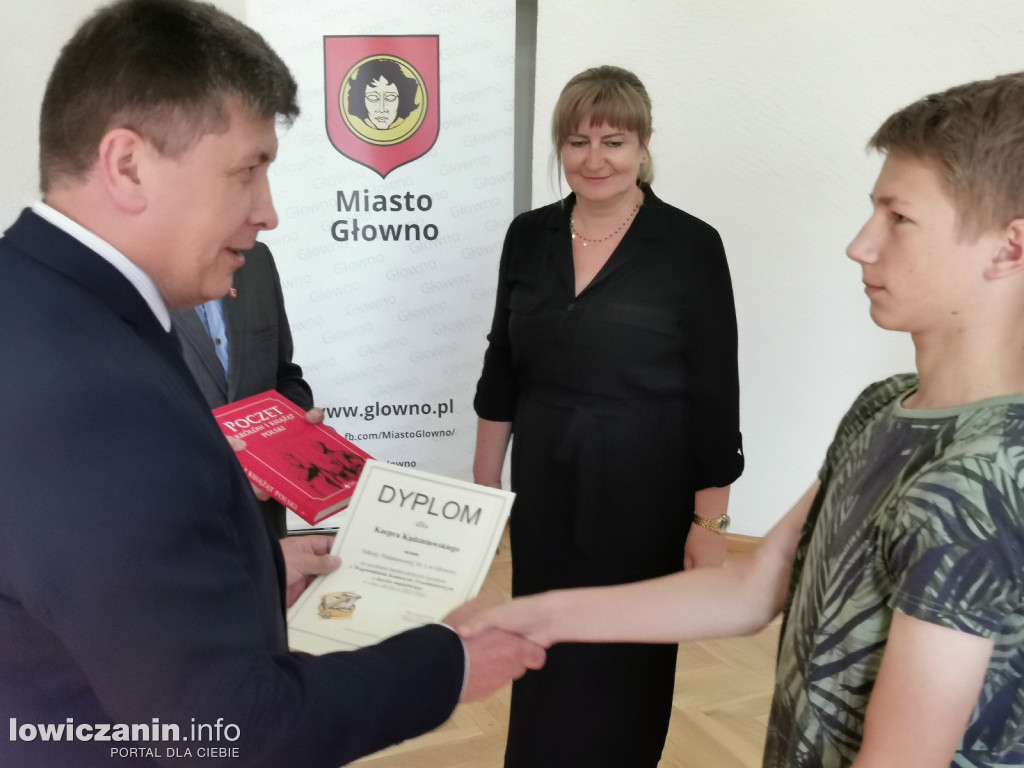 GŁOWNO. Uroczystość wręczenia nagród najlepszym uczniom.