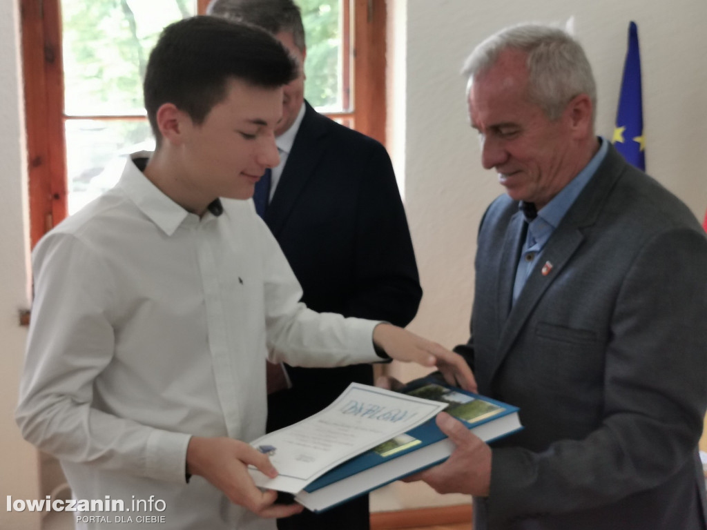 GŁOWNO. Uroczystość wręczenia nagród najlepszym uczniom.