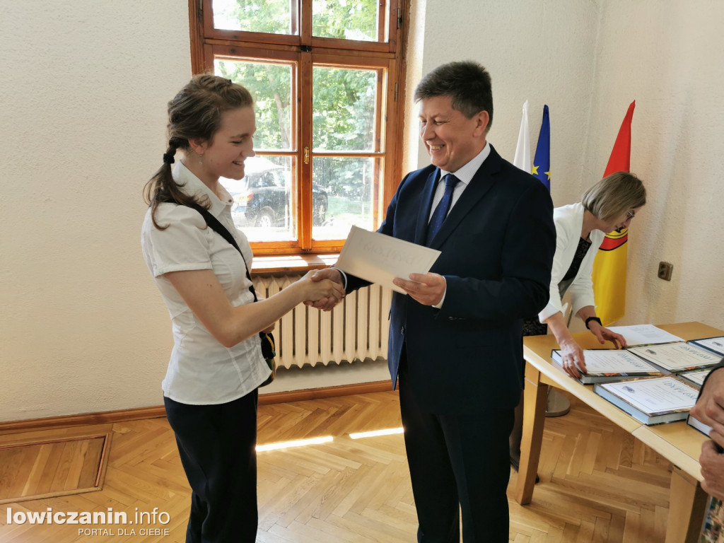 GŁOWNO. Uroczystość wręczenia nagród najlepszym uczniom.