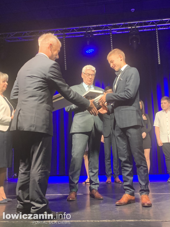 Łowicz. Miejskie podsumowanie roku szkolnego 2021/22