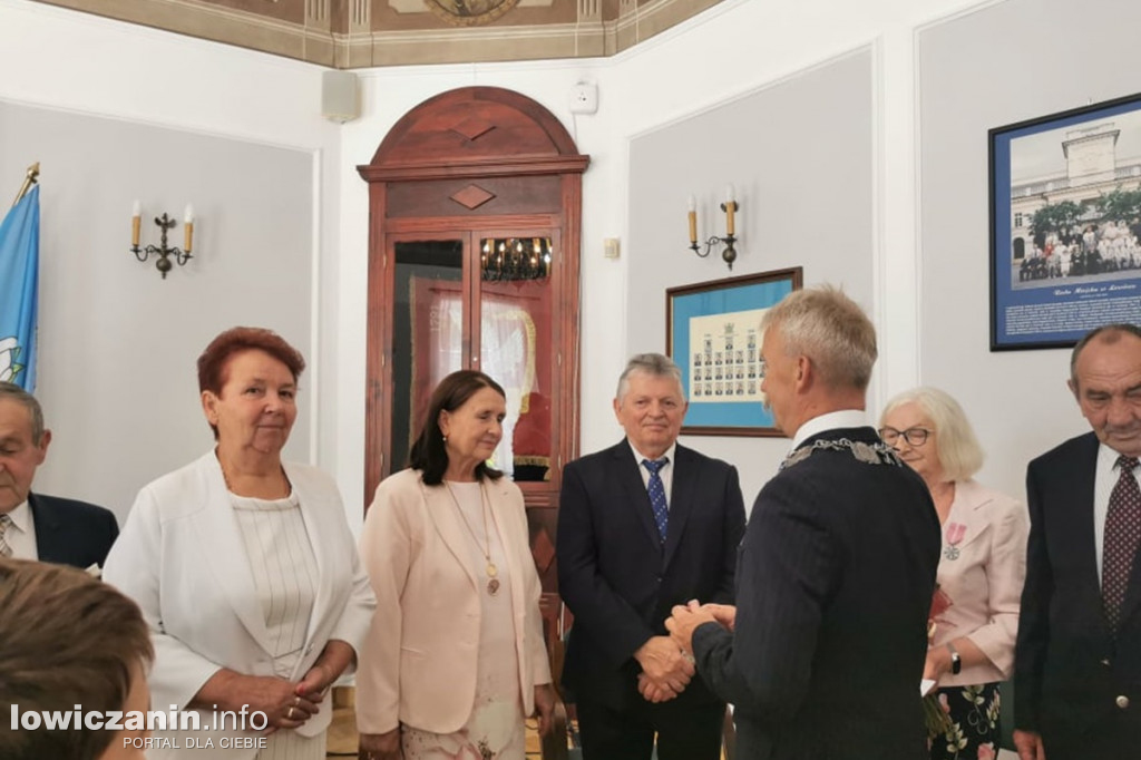 Uroczystość Złotych Godów w łowickim ratuszu