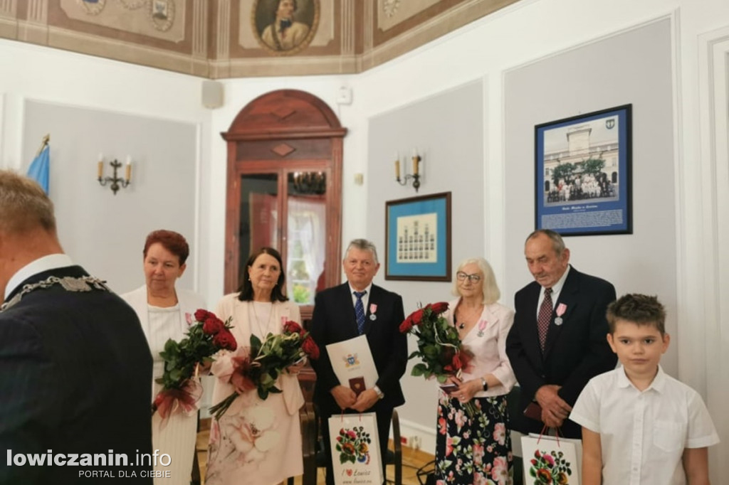 Uroczystość Złotych Godów w łowickim ratuszu