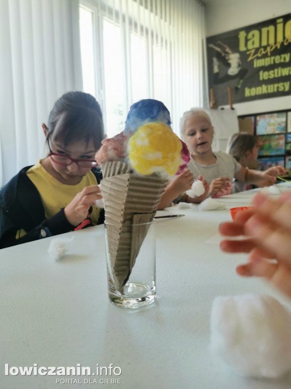 Głowno. Zajęcia plastyczno- taneczne w MOK-u