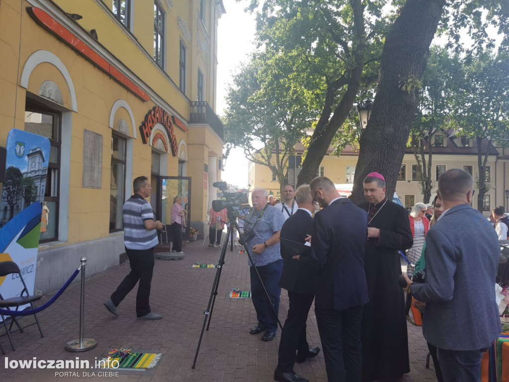 Uroczystość odsłonięcia Gwiozd Łowickich