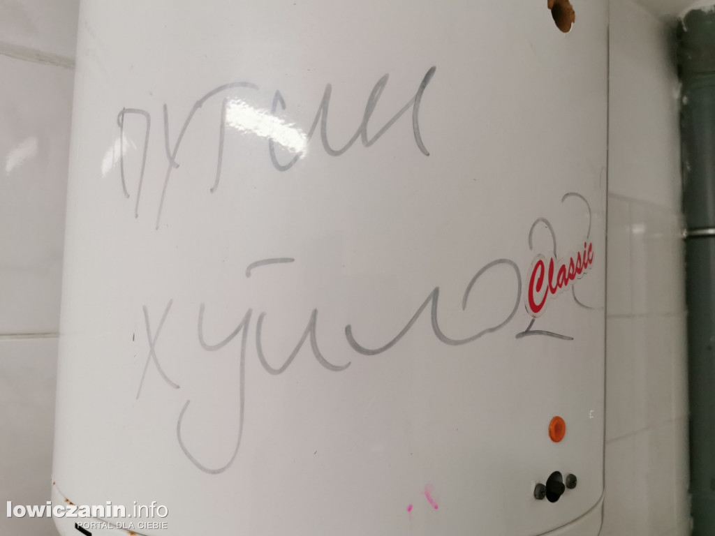 Łowicz. Wandalizm na placach zabaw w parku Błonie