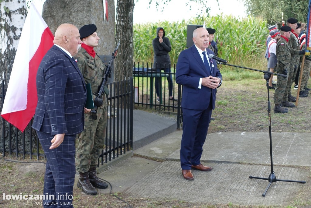 Uroczystość pod pomnikiem w Boczkach Domaradzkich