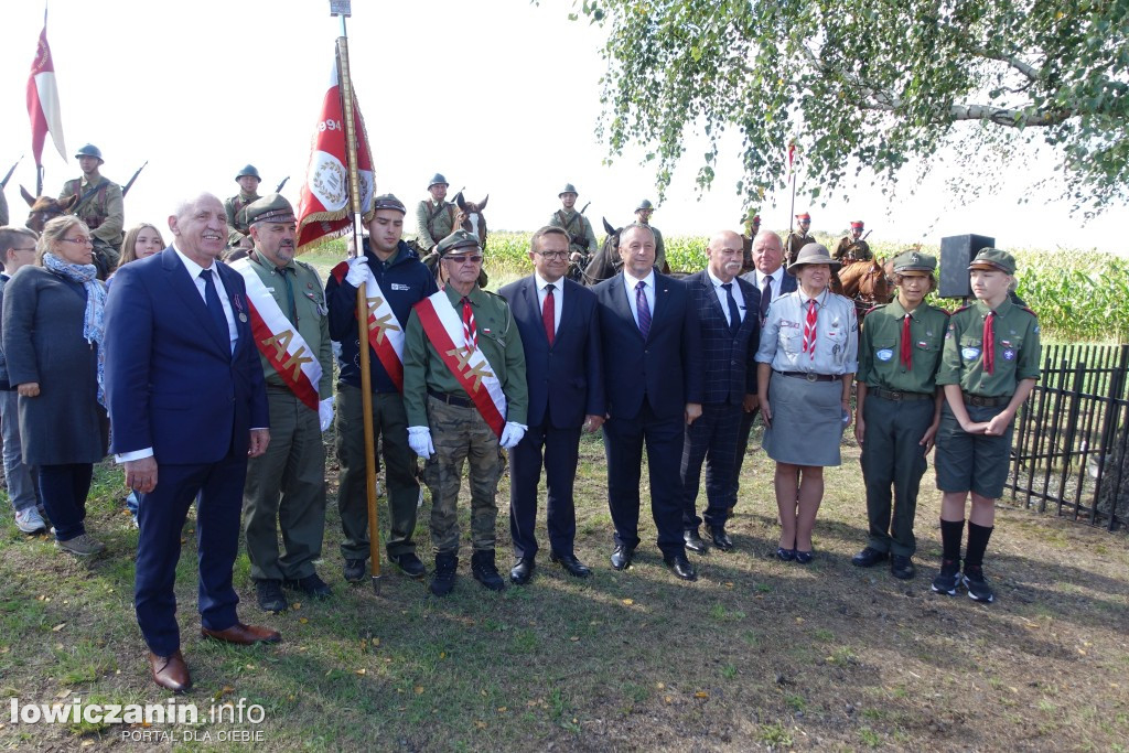 Uroczystość pod pomnikiem w Boczkach Domaradzkich