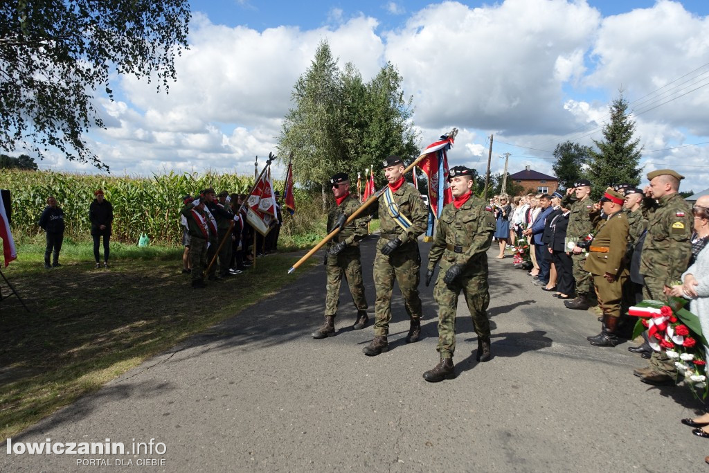 Uroczystość pod pomnikiem w Boczkach Domaradzkich