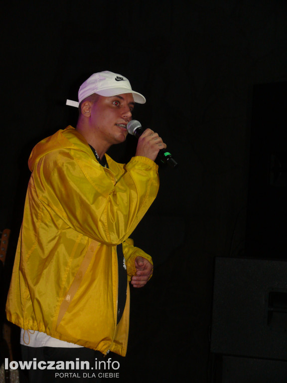Koncert Milego Pana na dziedzińcu ŁOK.