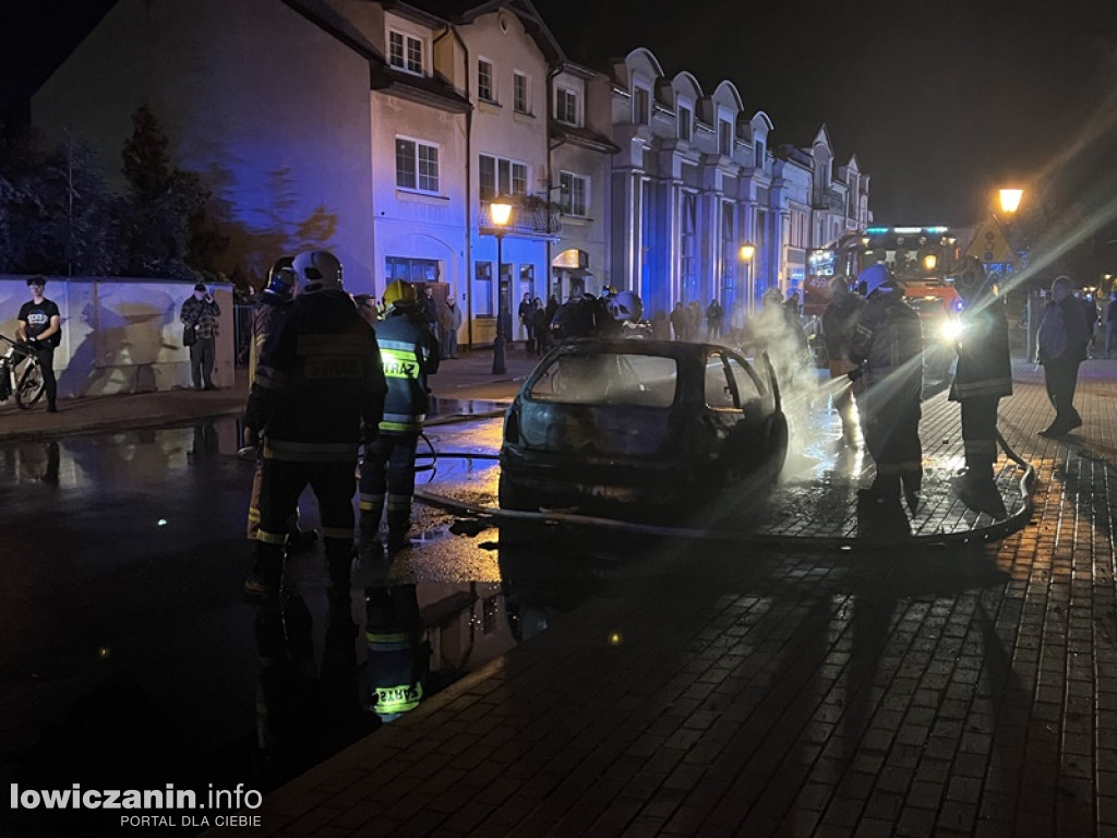 Pożar samochodu w Łowiczu