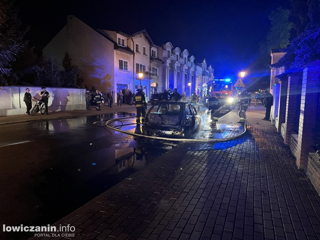 Pożar samochodu w Łowiczu