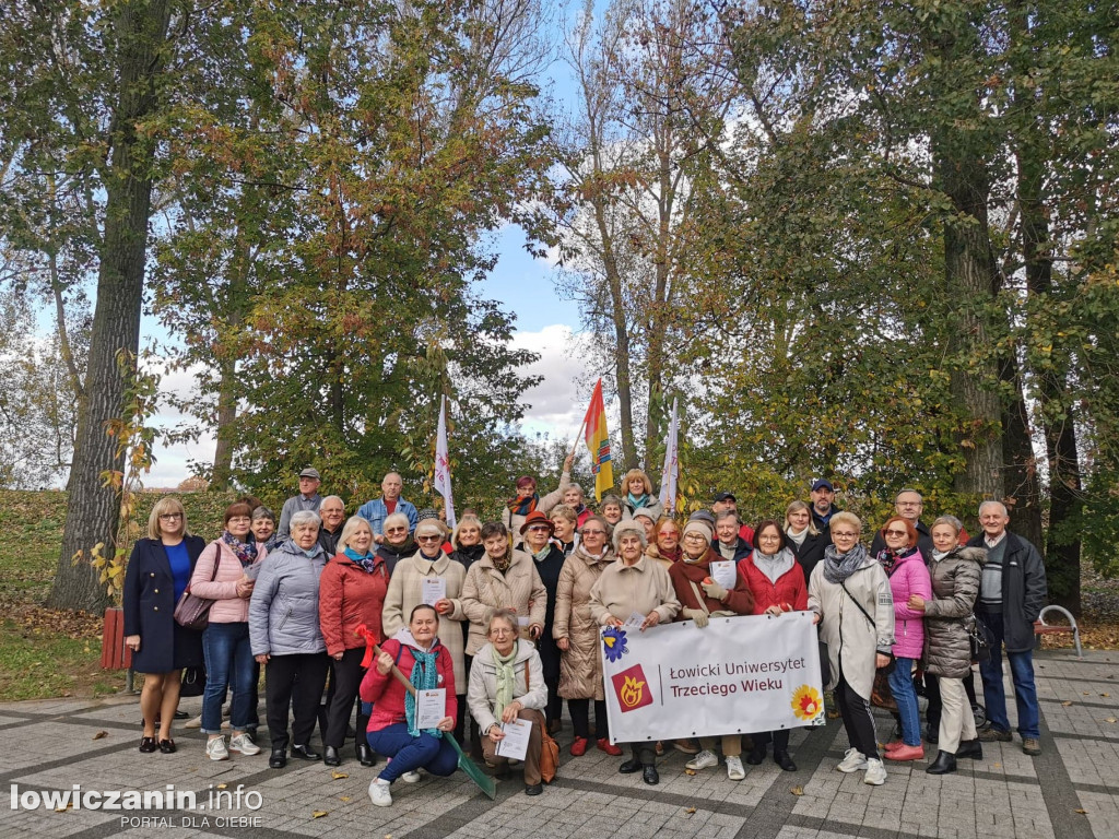 15 wiśni japońskich na 15-lecie ŁUTW