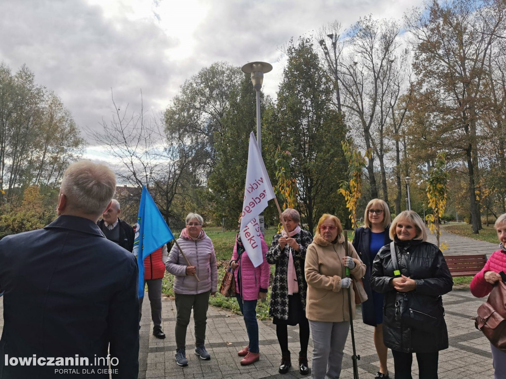 15 wiśni japońskich na 15-lecie ŁUTW