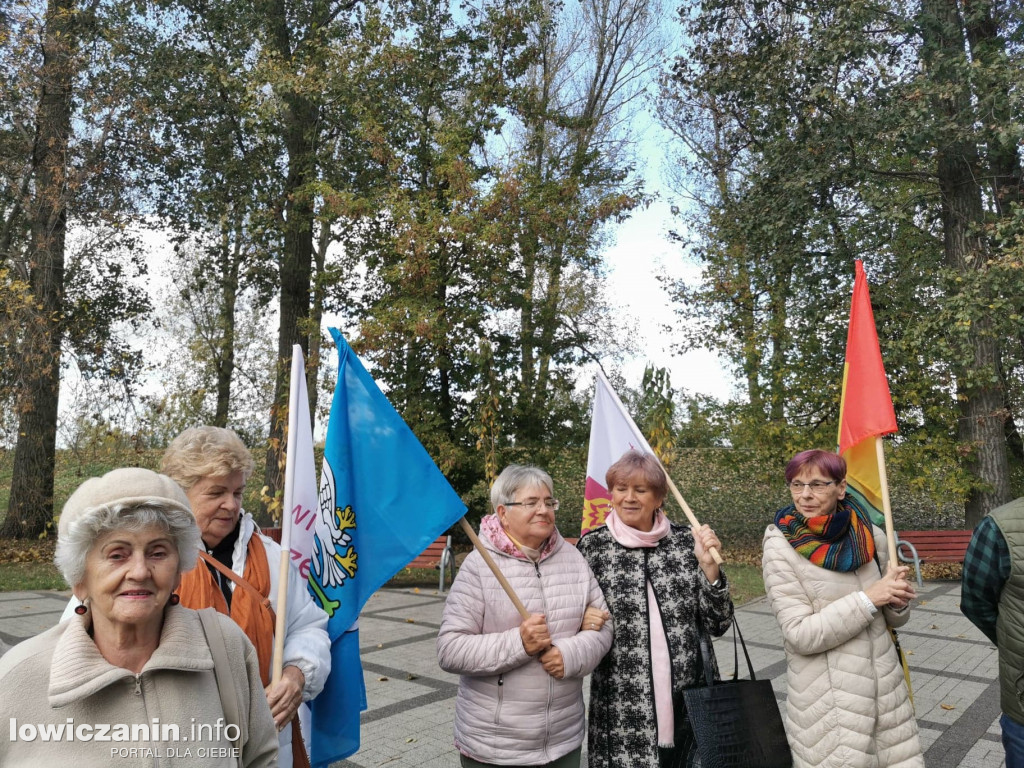 15 wiśni japońskich na 15-lecie ŁUTW