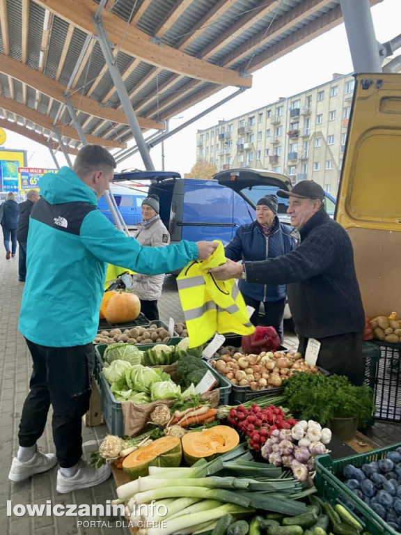 200 kamizelek odblaskowych dla łowiczan