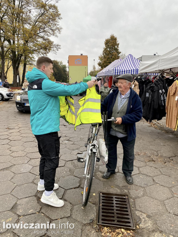 200 kamizelek odblaskowych dla łowiczan