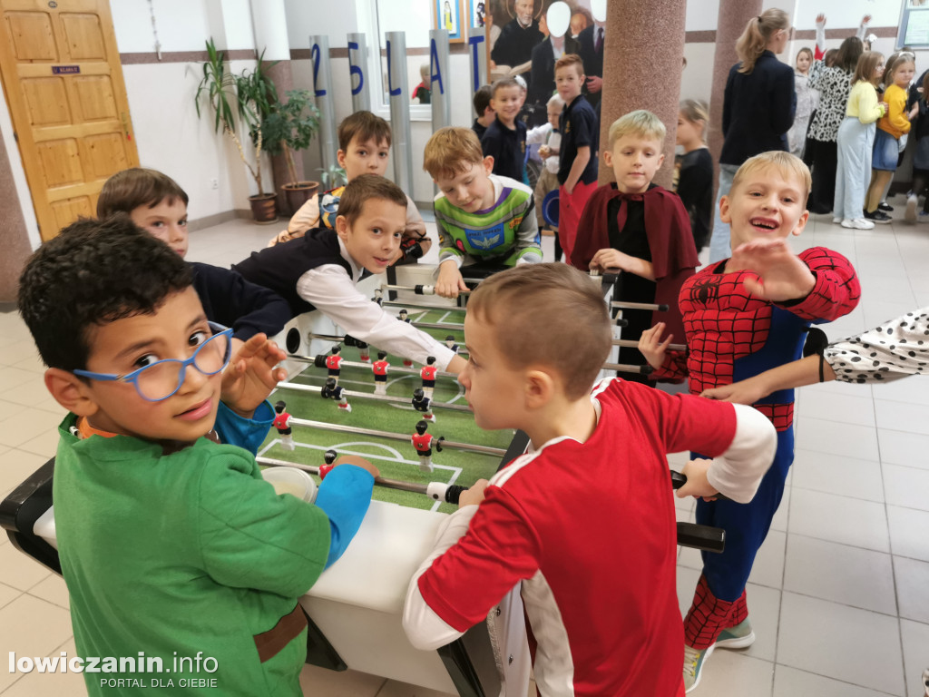 Kolorowe przebrania w pijarskiej