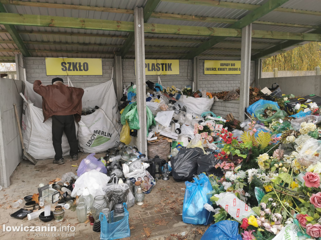 Pryzma śmieci na cmentarzu kateralnym