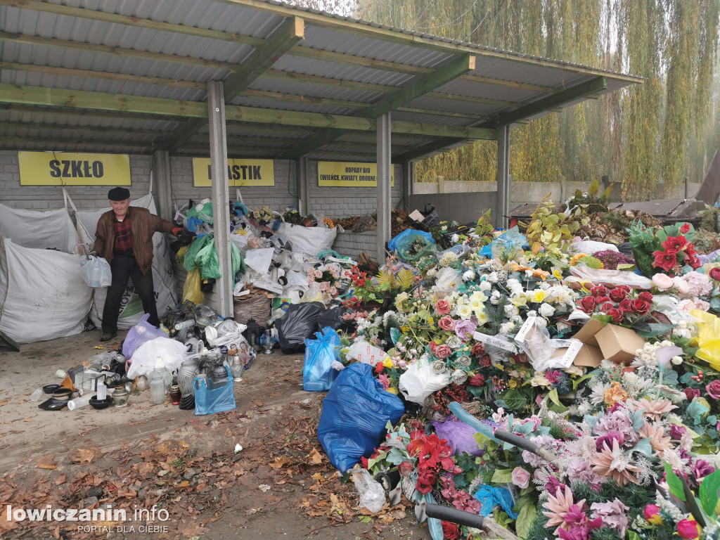 Pryzma śmieci na cmentarzu kateralnym