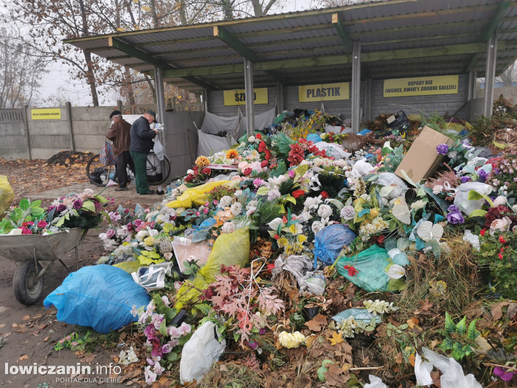 Pryzma śmieci na cmentarzu kateralnym