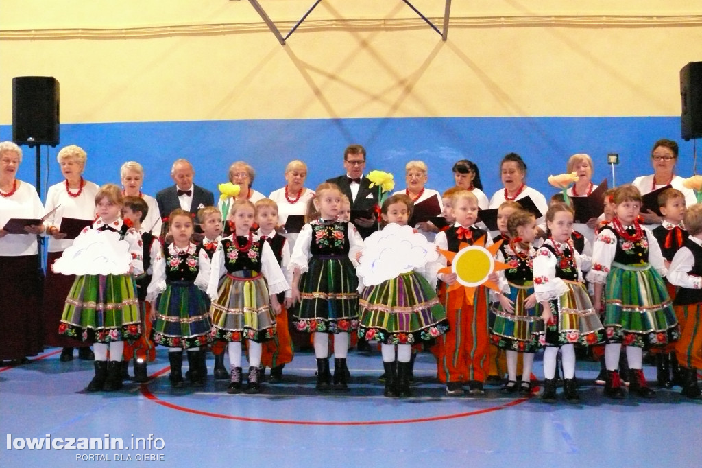 15 lat Klubu Seniora Radość, z dziećmi i mlodzieżą