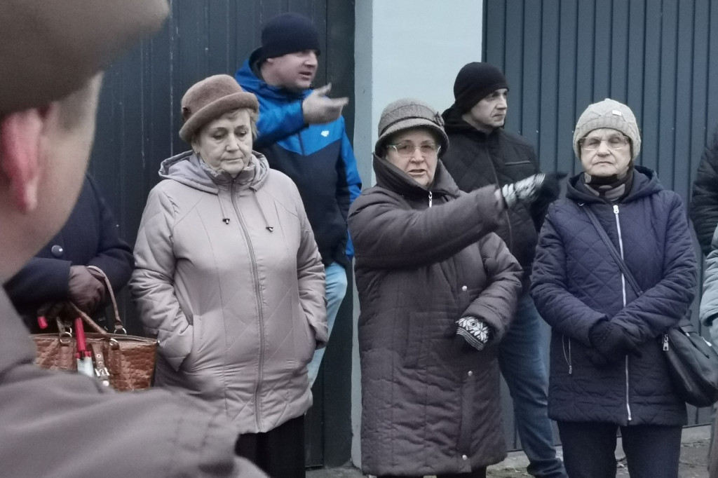 Łowicz. Spotkanie z zarządem ŁSM na os. Noakowskiego.