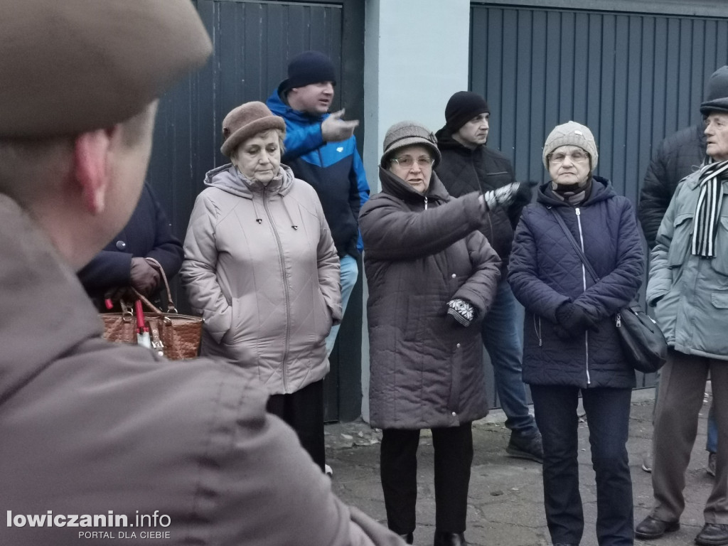 Łowicz. Spotkanie z zarządem ŁSM na os. Noakowskiego.