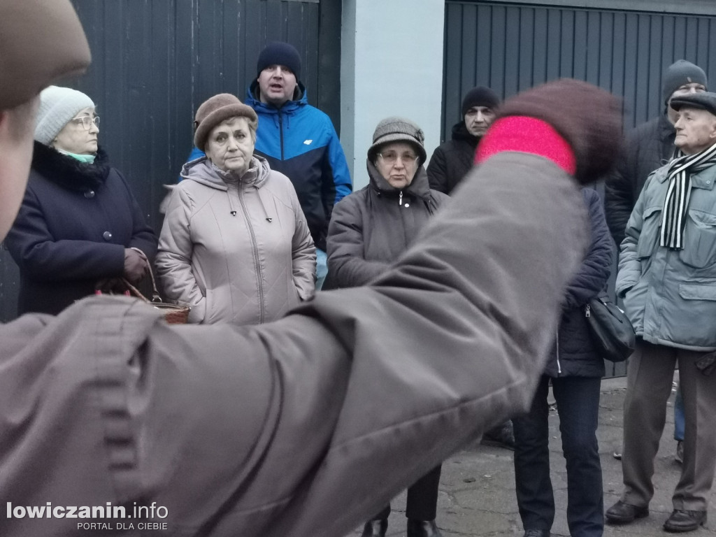 Łowicz. Spotkanie z zarządem ŁSM na os. Noakowskiego.