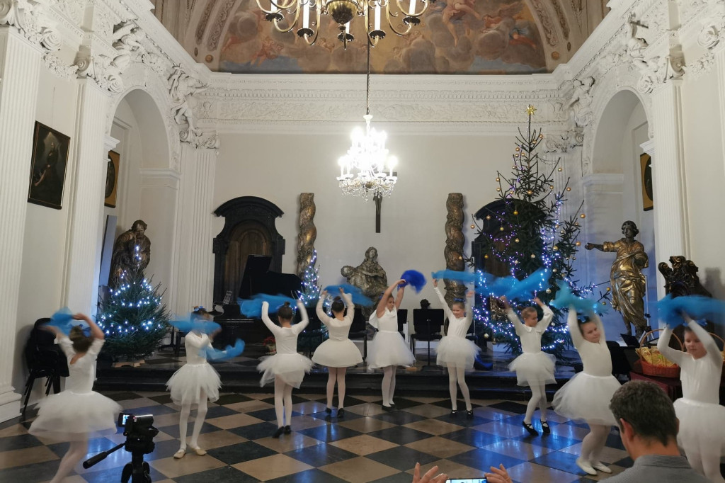 Koncert świąteczny w sali barokowej